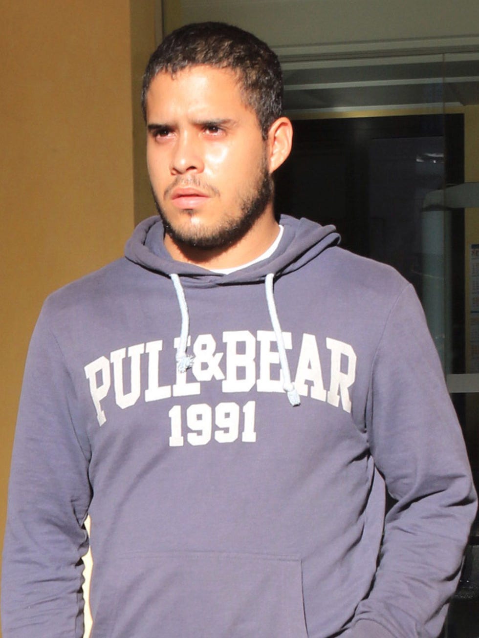Clothing, Sleeve, Shoulder, Outerwear, Hoodie, Sweatshirt, Facial hair, Black hair, Street fashion, Fashion, 