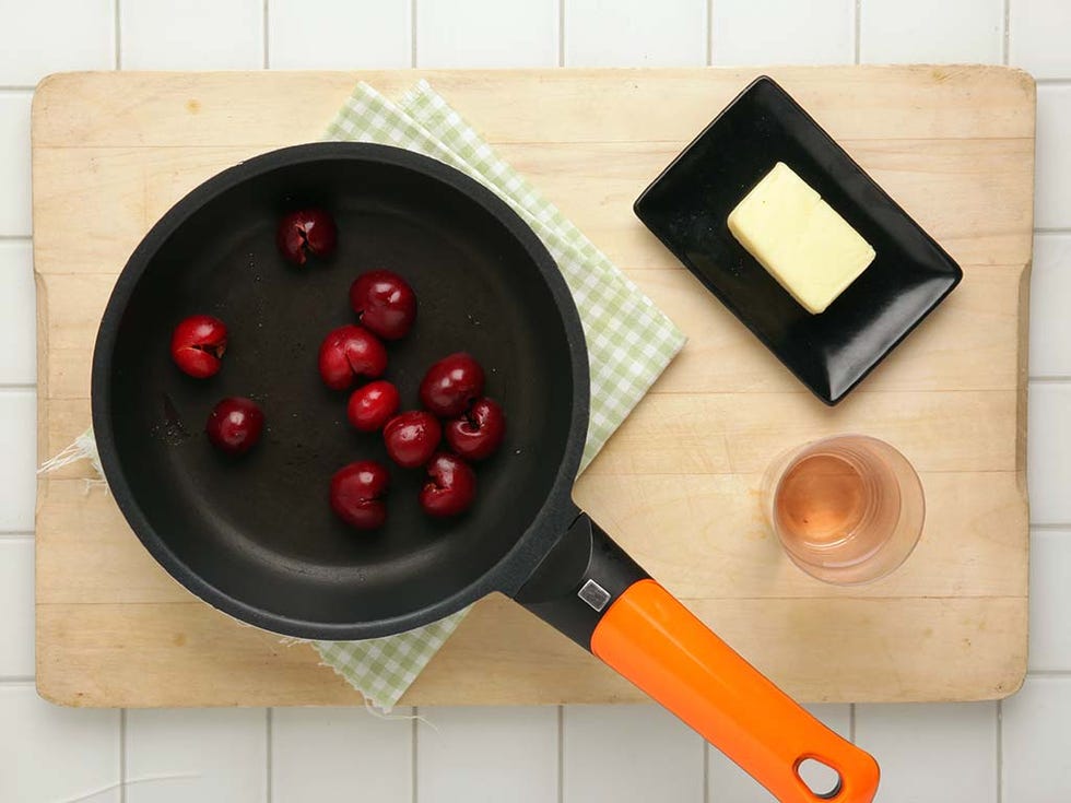 Fruit, Produce, Dishware, Carmine, Tableware, Serveware, Hardwood, Bowl, Natural foods, Still life photography, 