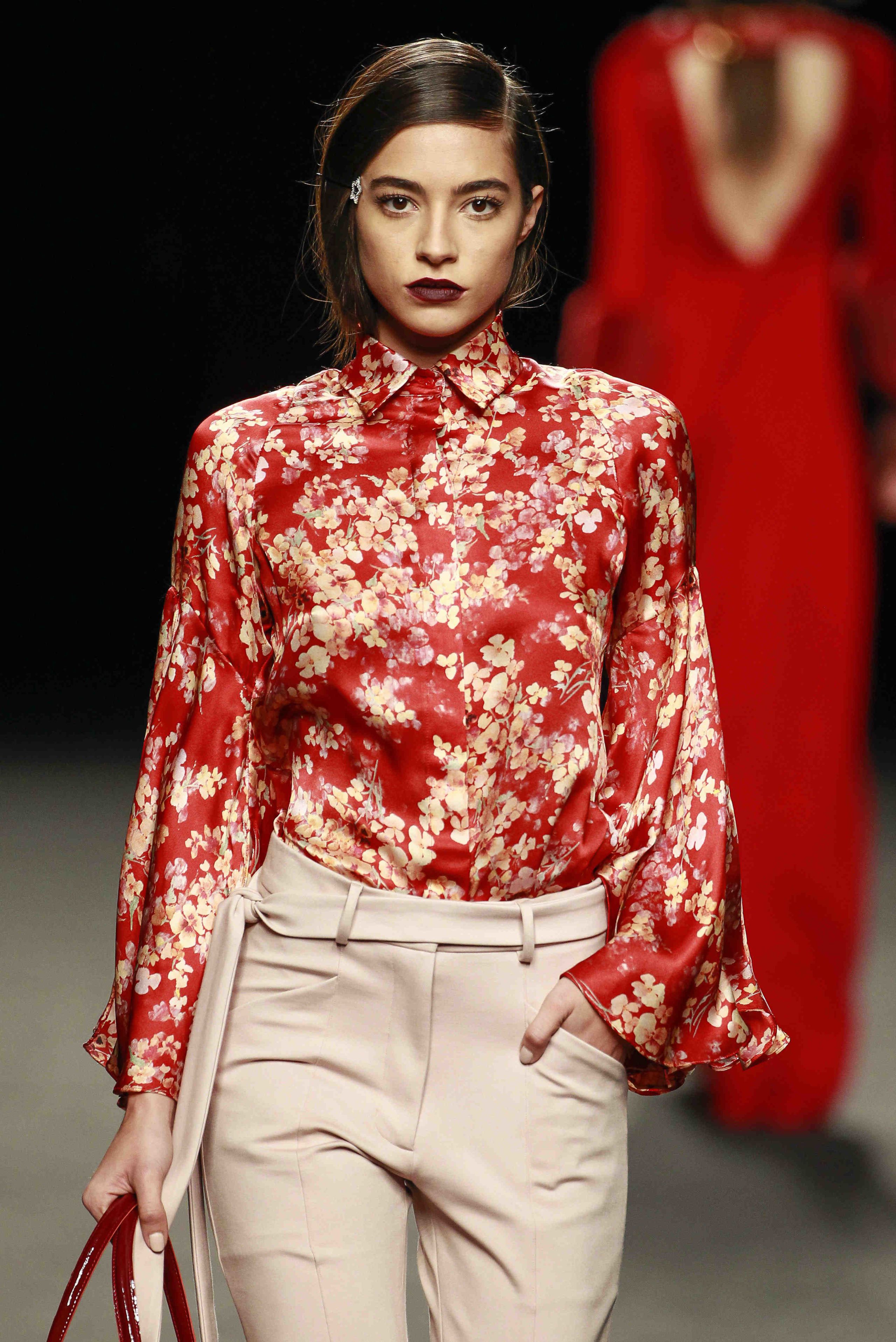 Lip, Sleeve, Textile, Red, Collar, Style, Formal wear, Fashion model, Fashion, Carmine, 