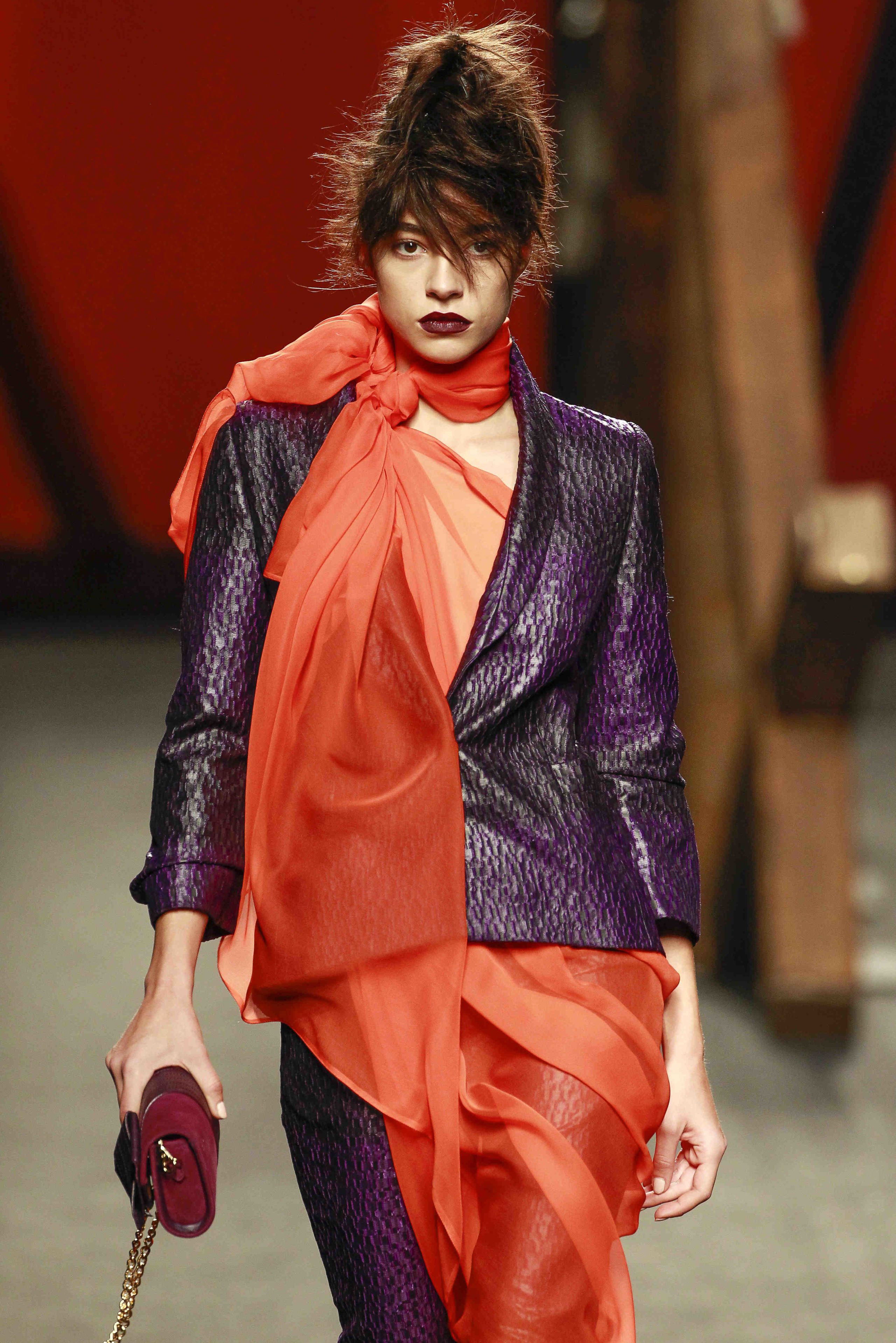 Microphone, Style, Fashion, Fashion show, Magenta, Fashion model, Costume design, Street fashion, Drama, Fashion design, 