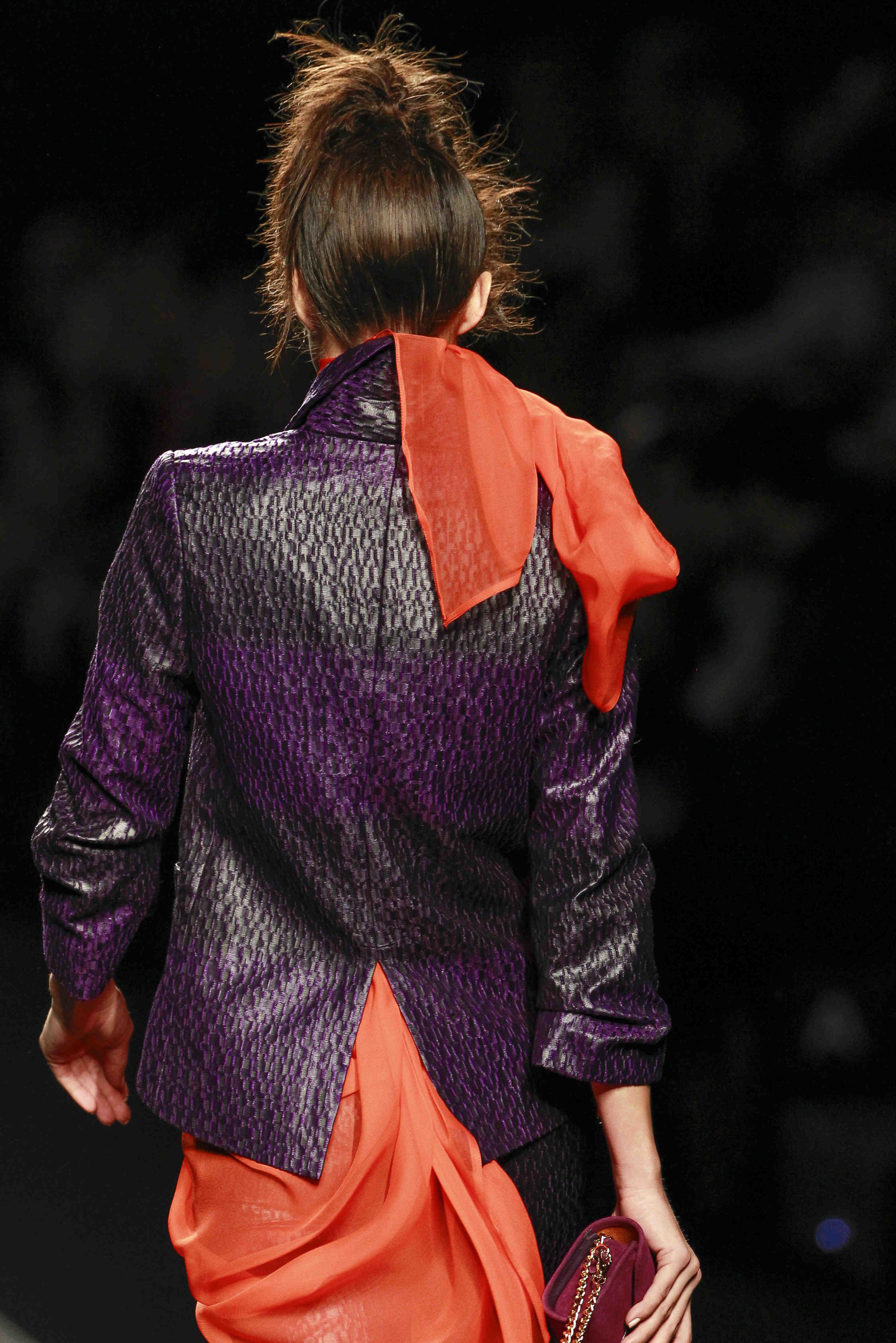 Sleeve, Human body, Bag, Purple, Fashion, Back, Fashion design, Costume design, Shoulder bag, Kimono, 