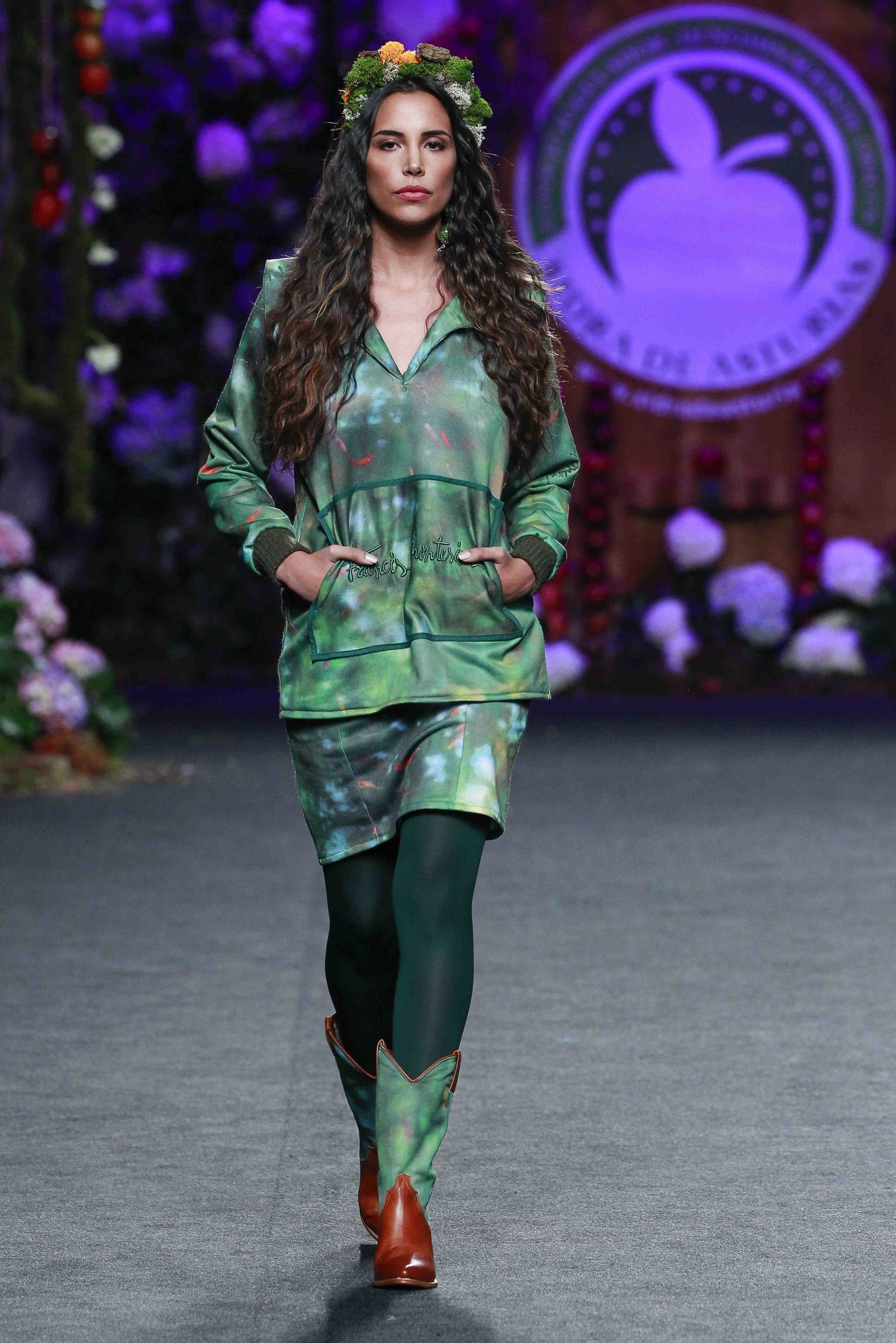 Human, Green, Fashion show, Style, Dress, Fashion model, Runway, Knee, Fashion, Youth, 
