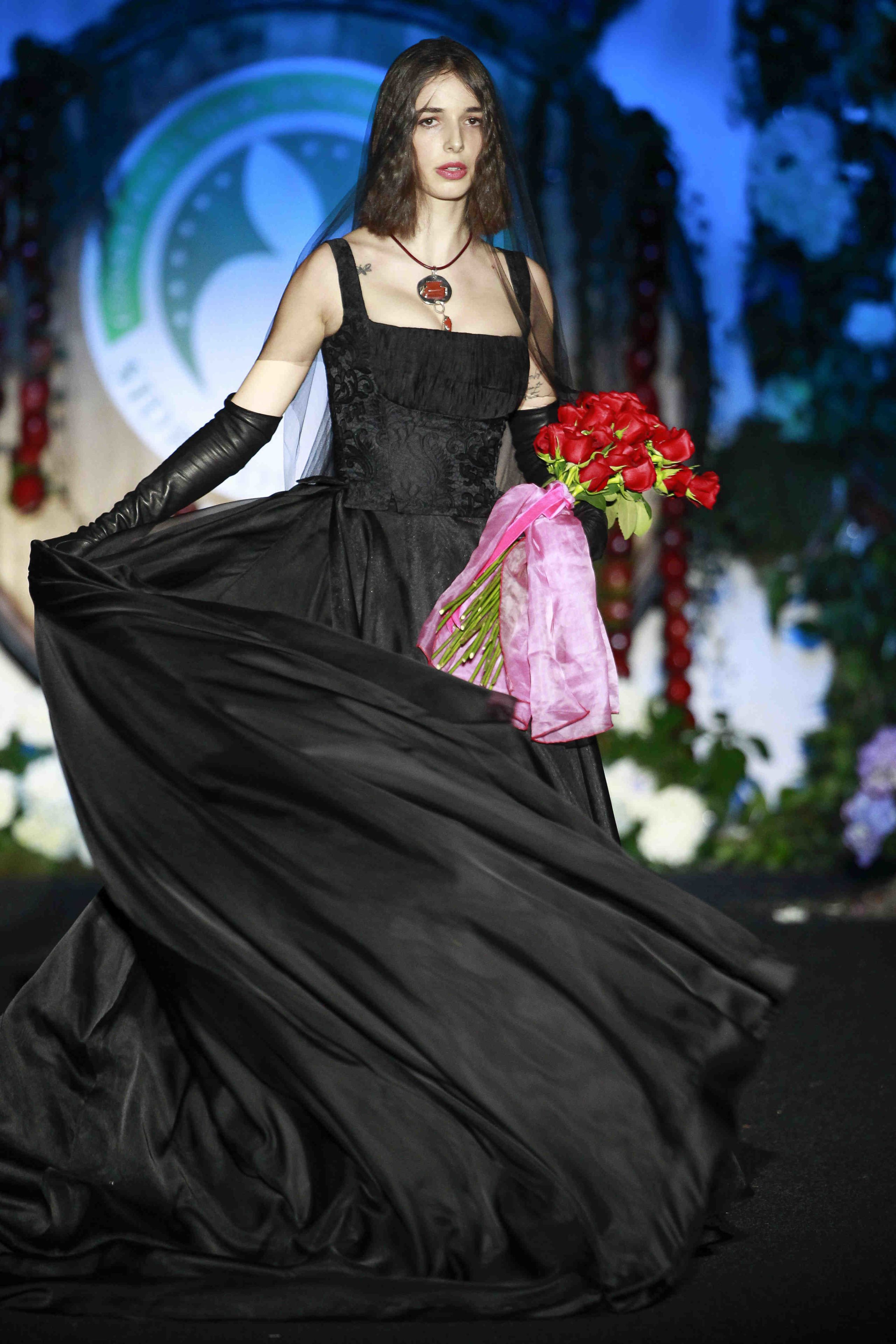 Dress, Formal wear, Gown, Fashion model, Petal, Fashion, Youth, Beauty, Model, Jewellery, 