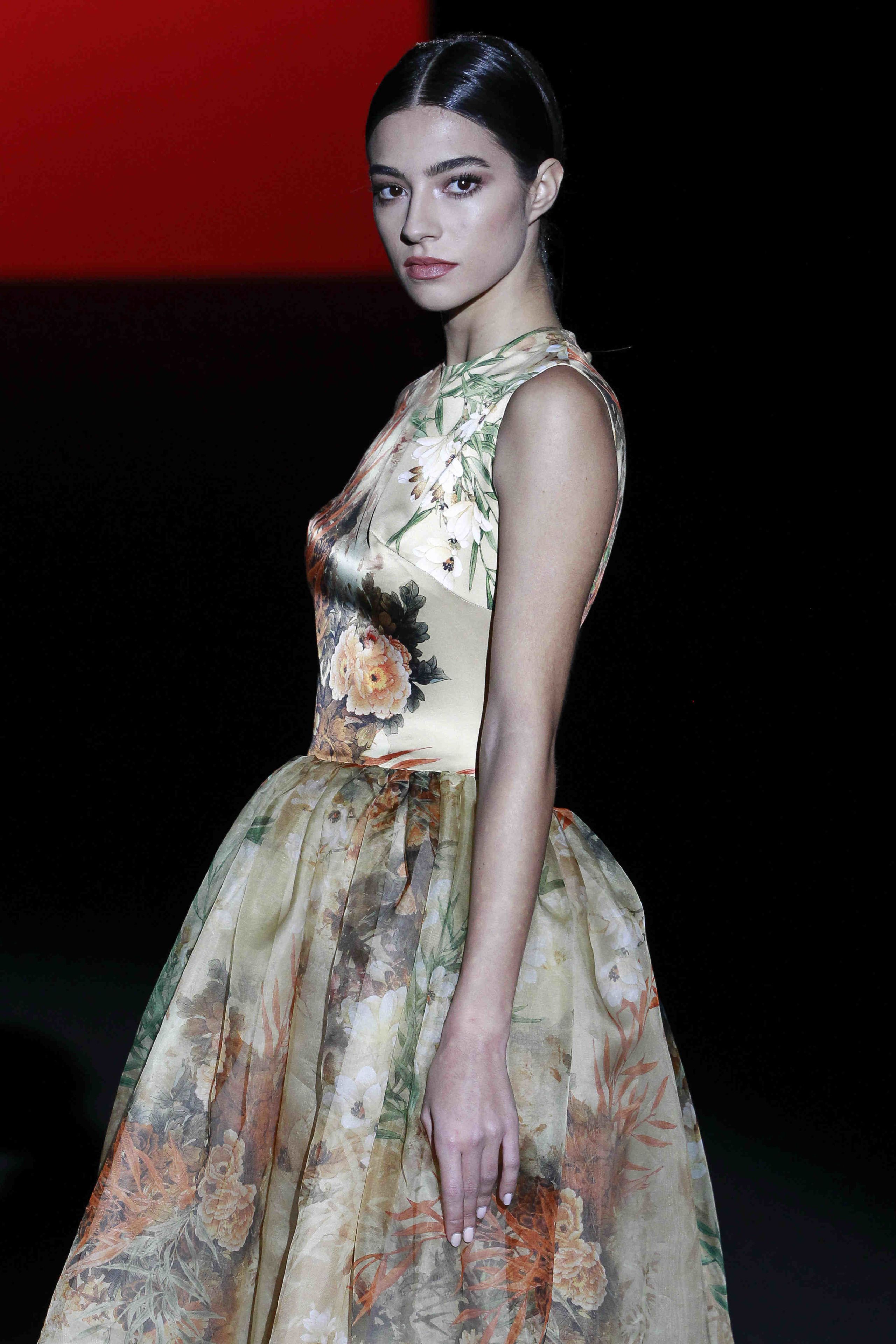 Hairstyle, Textile, Dress, Formal wear, Style, Fashion model, One-piece garment, Eyelash, Day dress, Gown, 