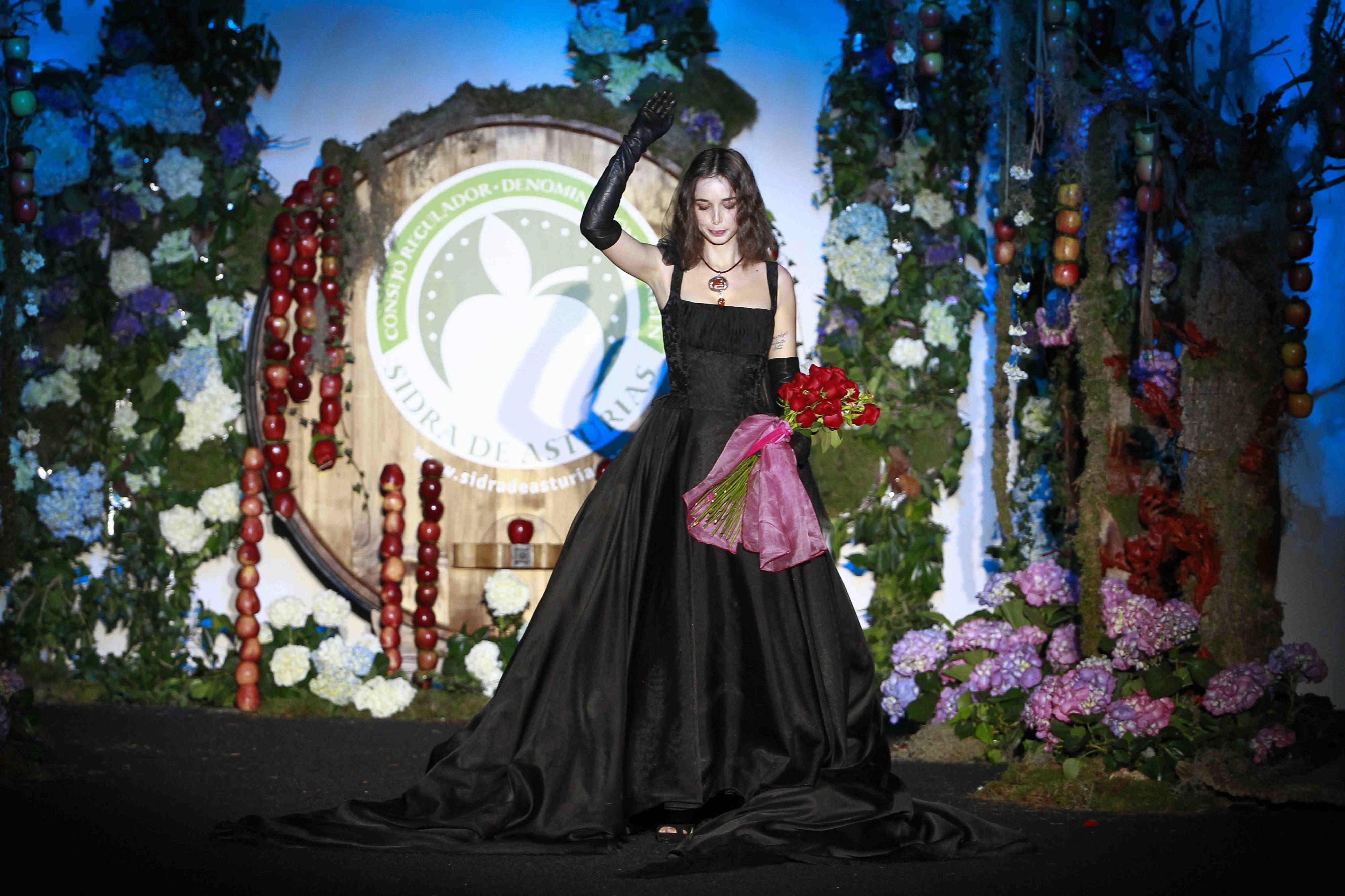 Formal wear, Dress, Gown, Tradition, Costume, Costume design, Victorian fashion, Creative arts, Makeover, Floral design, 