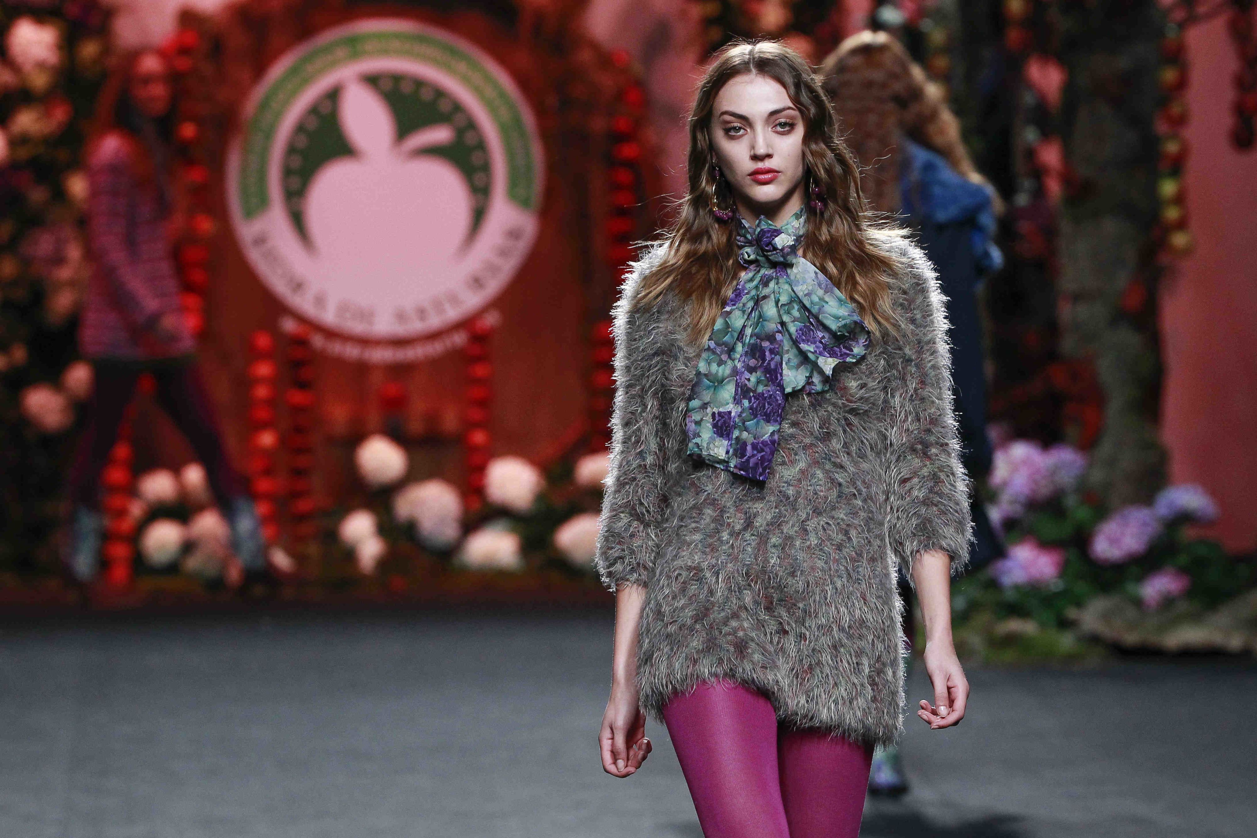 Textile, Winter, Pink, Magenta, Fashion, Street fashion, Fashion model, Fur, Violet, Fashion show, 