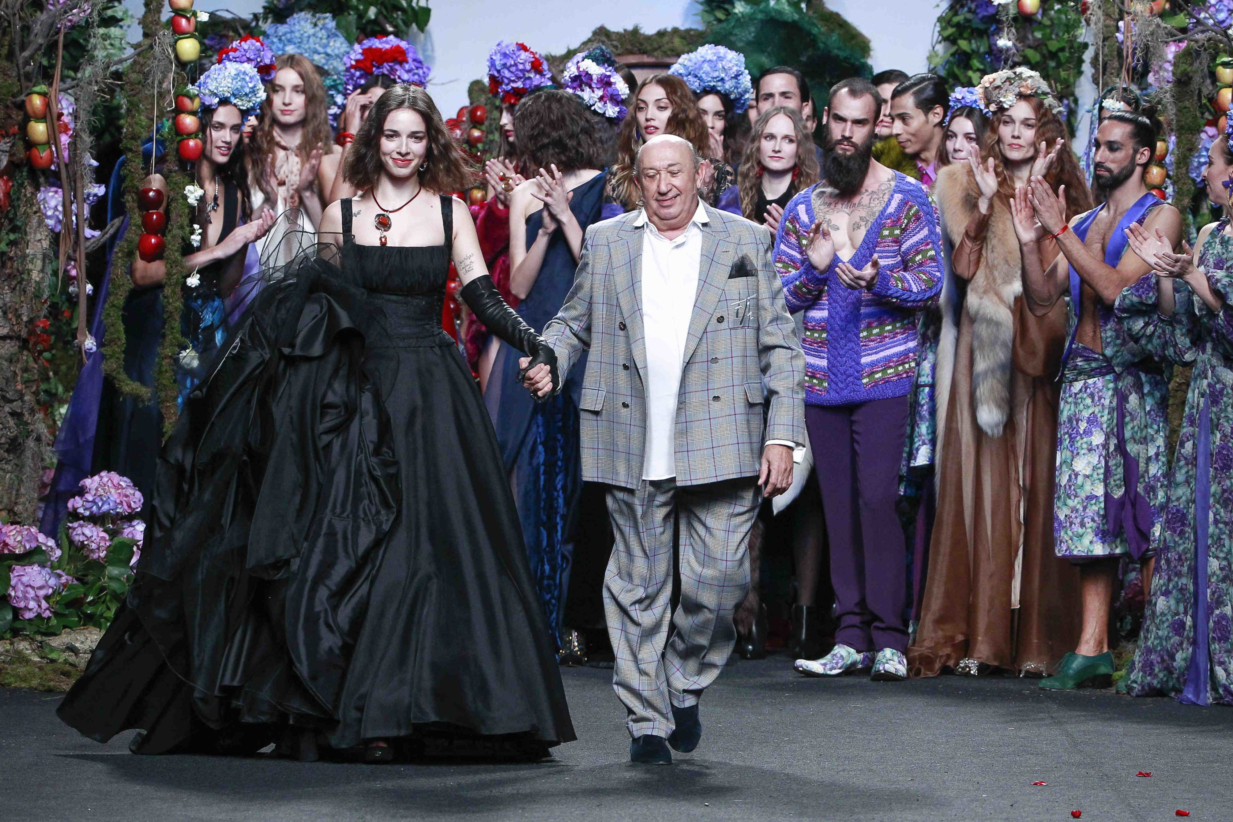 Dress, Purple, Coat, Formal wear, Tradition, Suit, Hair accessory, Headgear, Headpiece, Costume, 