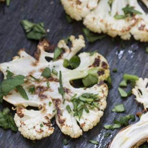 Chips de coliflor y parmesano receta coliflor