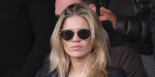 Clothing, Eyewear, Glasses, Nose, Vision care, Lip, Cheek, Hairstyle, Chin, Sunglasses, 
