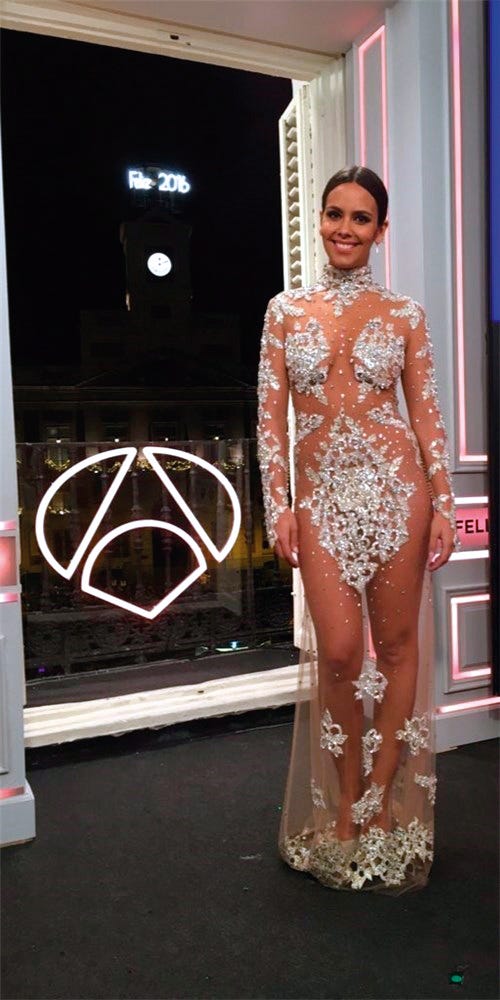 Fashion model, Clothing, Dress, Fashion, Haute couture, Transparent material, Gown, Red carpet, Fashion design, Carpet, 