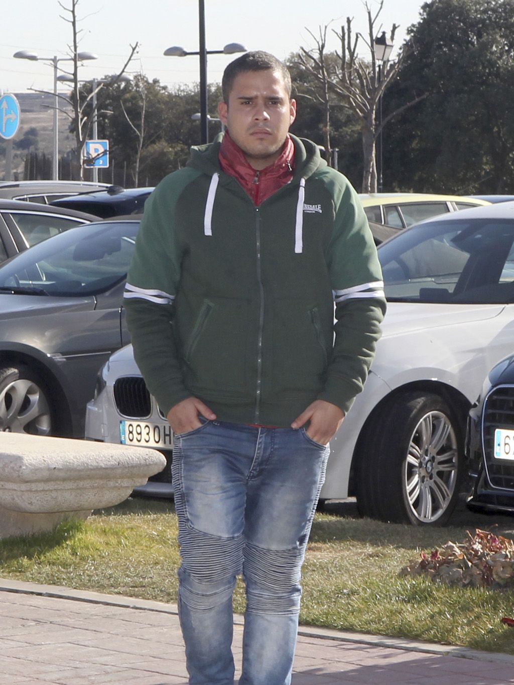 Clothing, Tire, Wheel, Trousers, Land vehicle, Automotive design, Automotive wheel system, Denim, Alloy wheel, Jeans, 