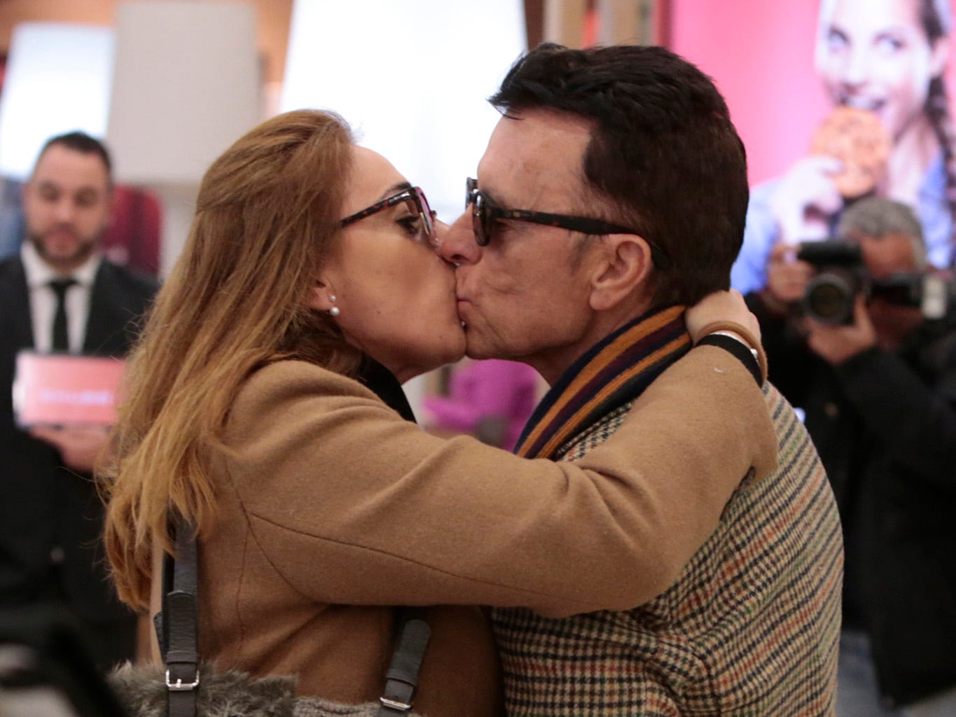 Kiss, Interaction, Hug, Romance, Love, Cheek, Forehead, Lip, Cheek kissing, Event, 