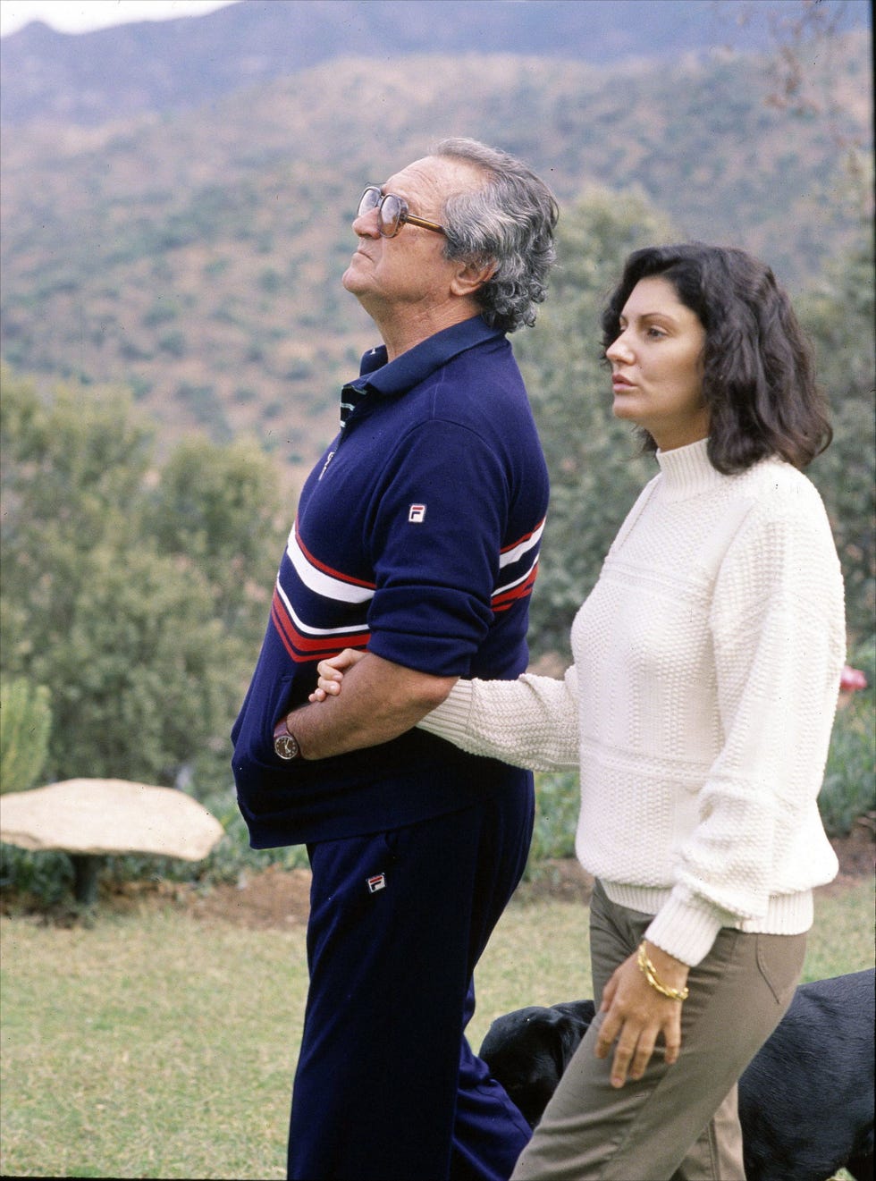 Leg, Human body, Jeans, People in nature, Denim, Waist, Sweater, Belt, Goggles, Love, Leg, Human body, Jeans, People in nature, Denim, Waist, Sweater, Belt, Goggles, Love,