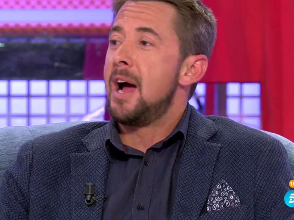 Television presenter, Facial hair, 