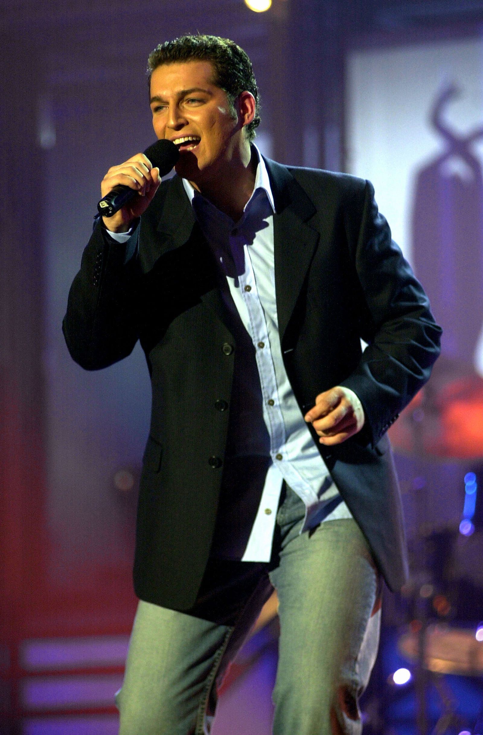 Performance, Entertainment, Music artist, Singing, Performing arts, Singer, Event, Music, Song, Musician, 