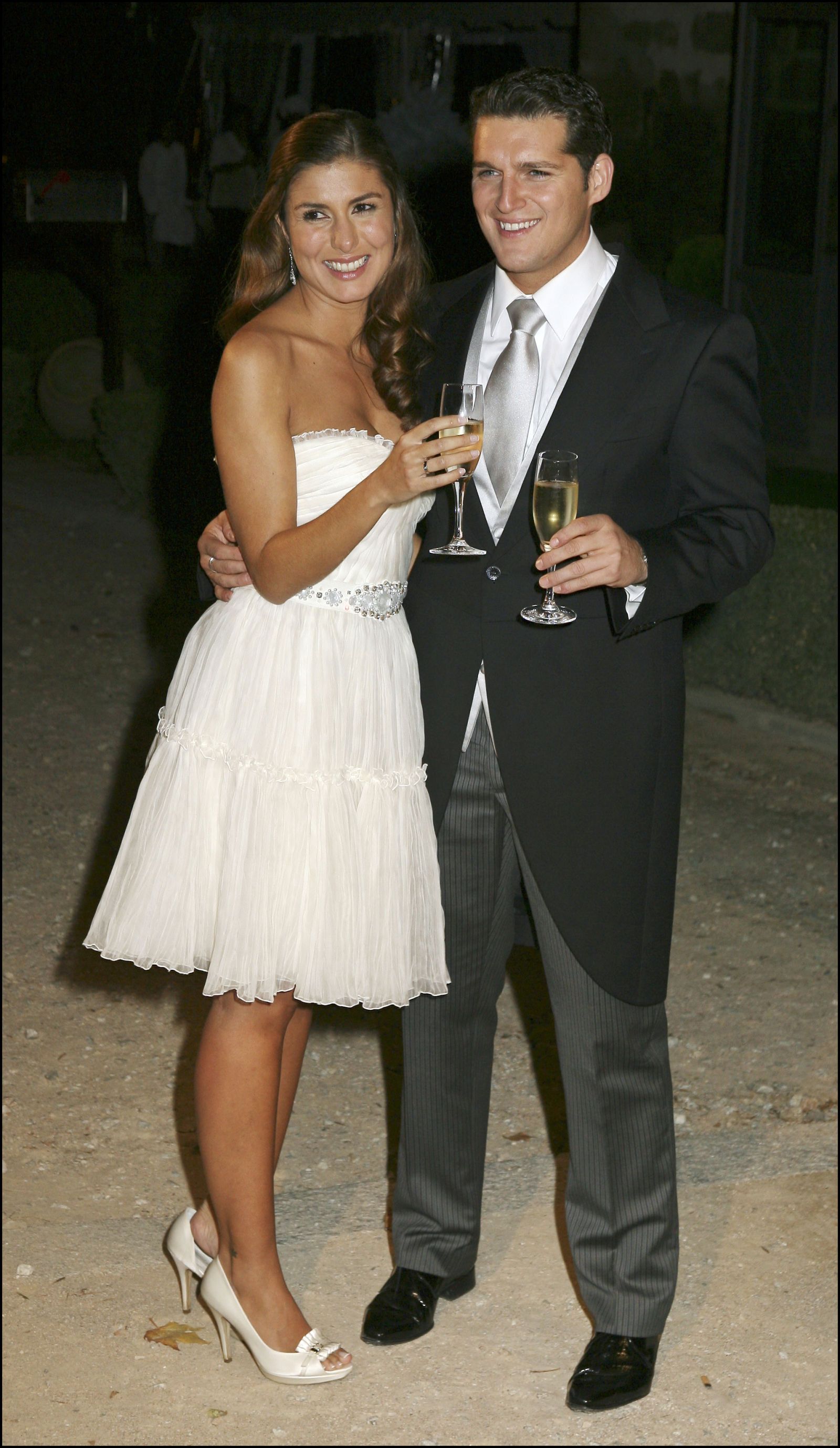 Clothing, Coat, Trousers, Shoulder, Dress, Shirt, Shoe, Joint, Outerwear, Formal wear, 