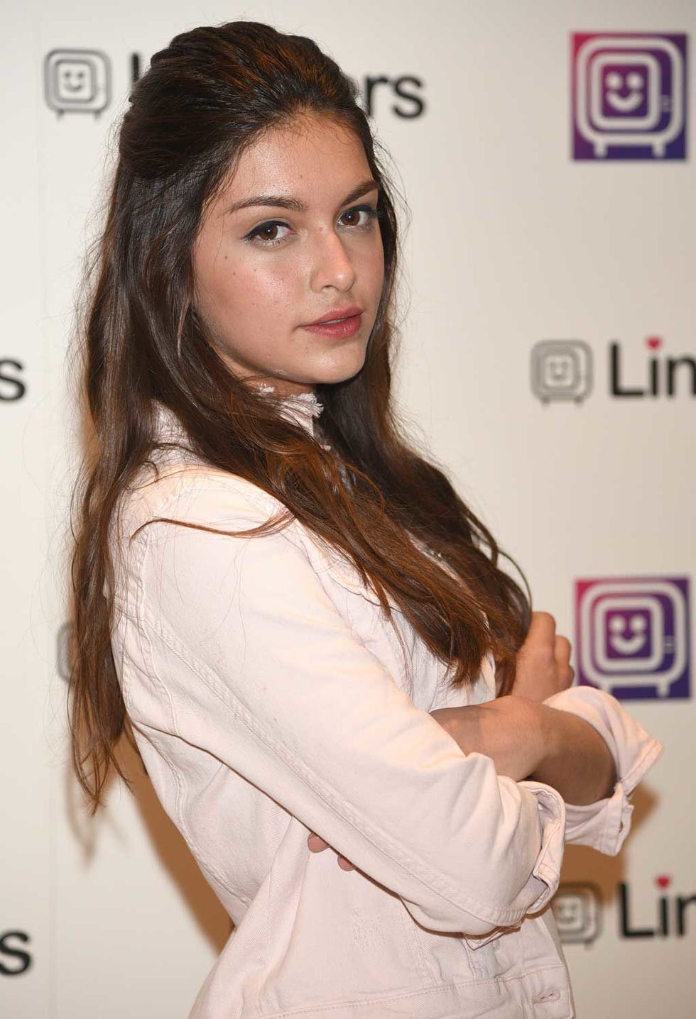 Hair, Beauty, Skin, Hairstyle, Long hair, Lip, Brown hair, Eyelash, Model, Layered hair, 