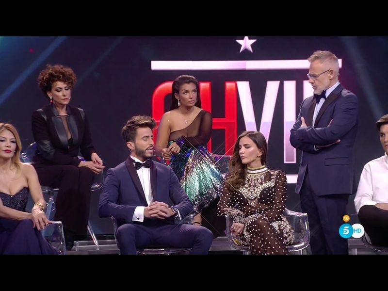 Facial expression, Event, Performance, Fashion, Television program, Stage, Music artist, Musical ensemble, Suit, Photo caption, 