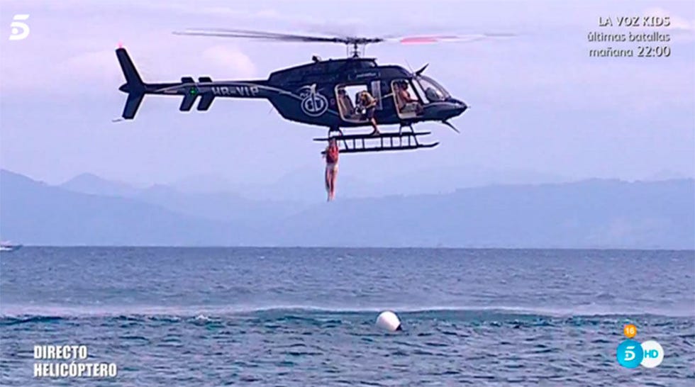 Helicopter, Helicopter rotor, Rotorcraft, Vehicle, Aircraft, Aviation, Military helicopter, Flight, Military aircraft, 