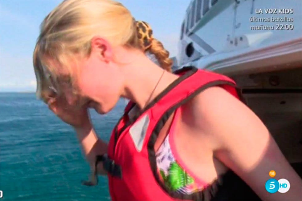 Blond, Vacation, Lifejacket, Fun, Personal protective equipment, Summer, Arm, Leisure, Selfie, Photography, 