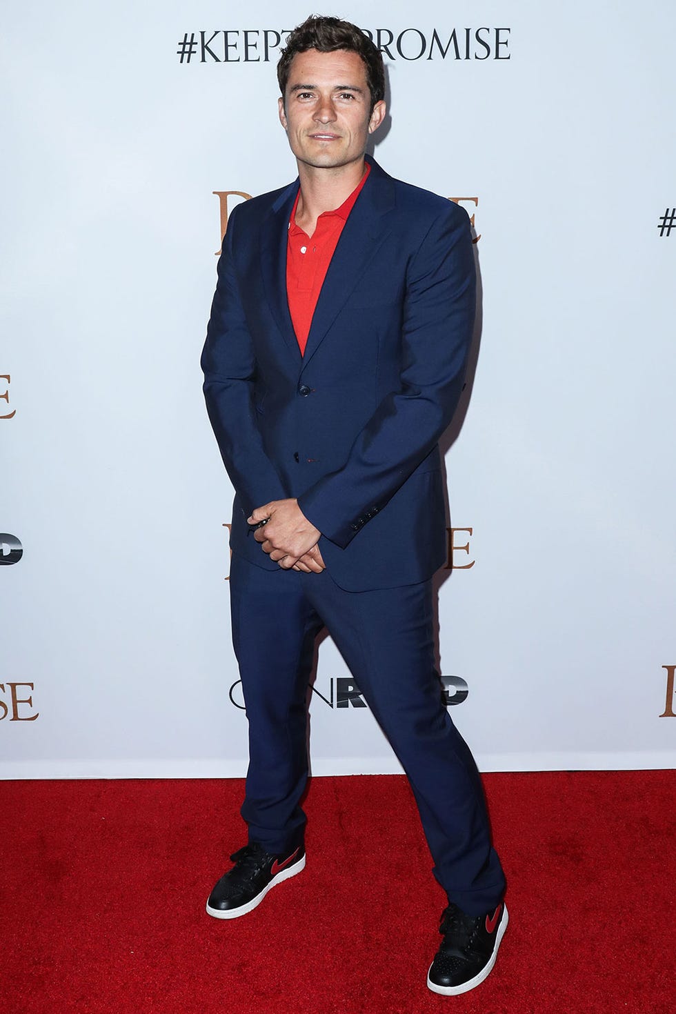 Suit, Carpet, Red carpet, Clothing, Formal wear, Standing, Tuxedo, Blazer, Outerwear, Flooring, 