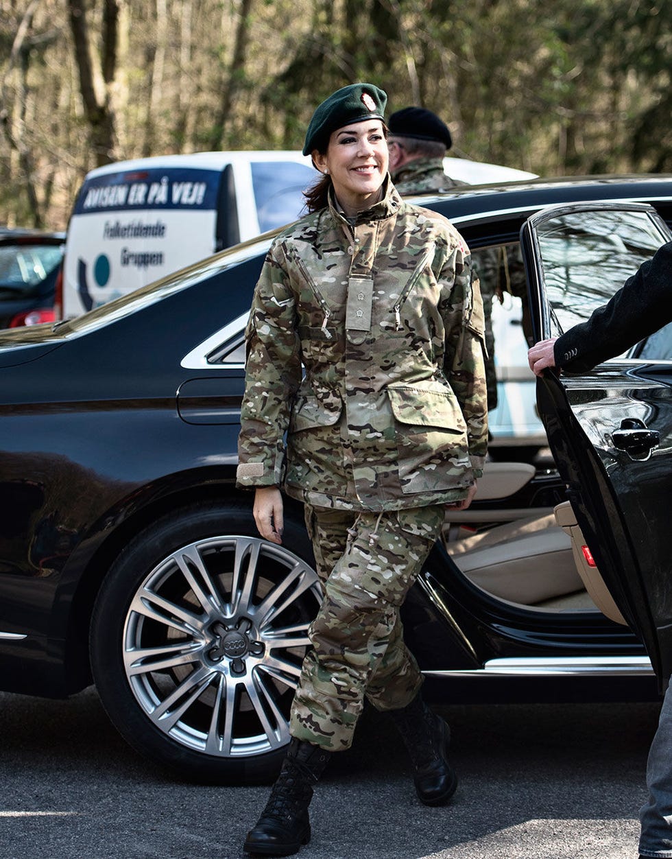 Soldier, Military camouflage, Vehicle, Automotive design, Land vehicle, Camouflage, Automotive tire, Shoe, Cap, Military uniform, 