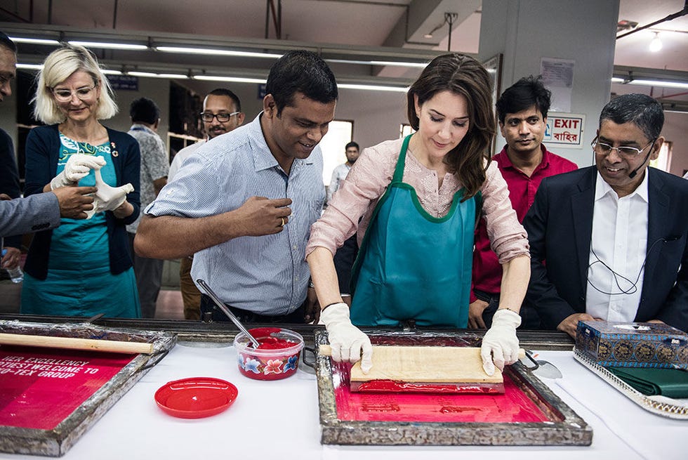Hair, Cake, Employment, Cooking, Dessert, Plate, Fashion design, Pastry, Baked goods, Icing, 