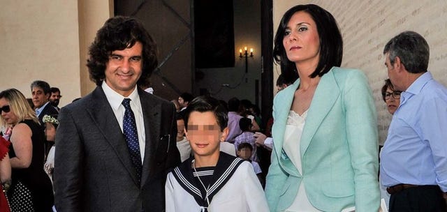 Morante de la Puebla en la comunión de su hijo mayor