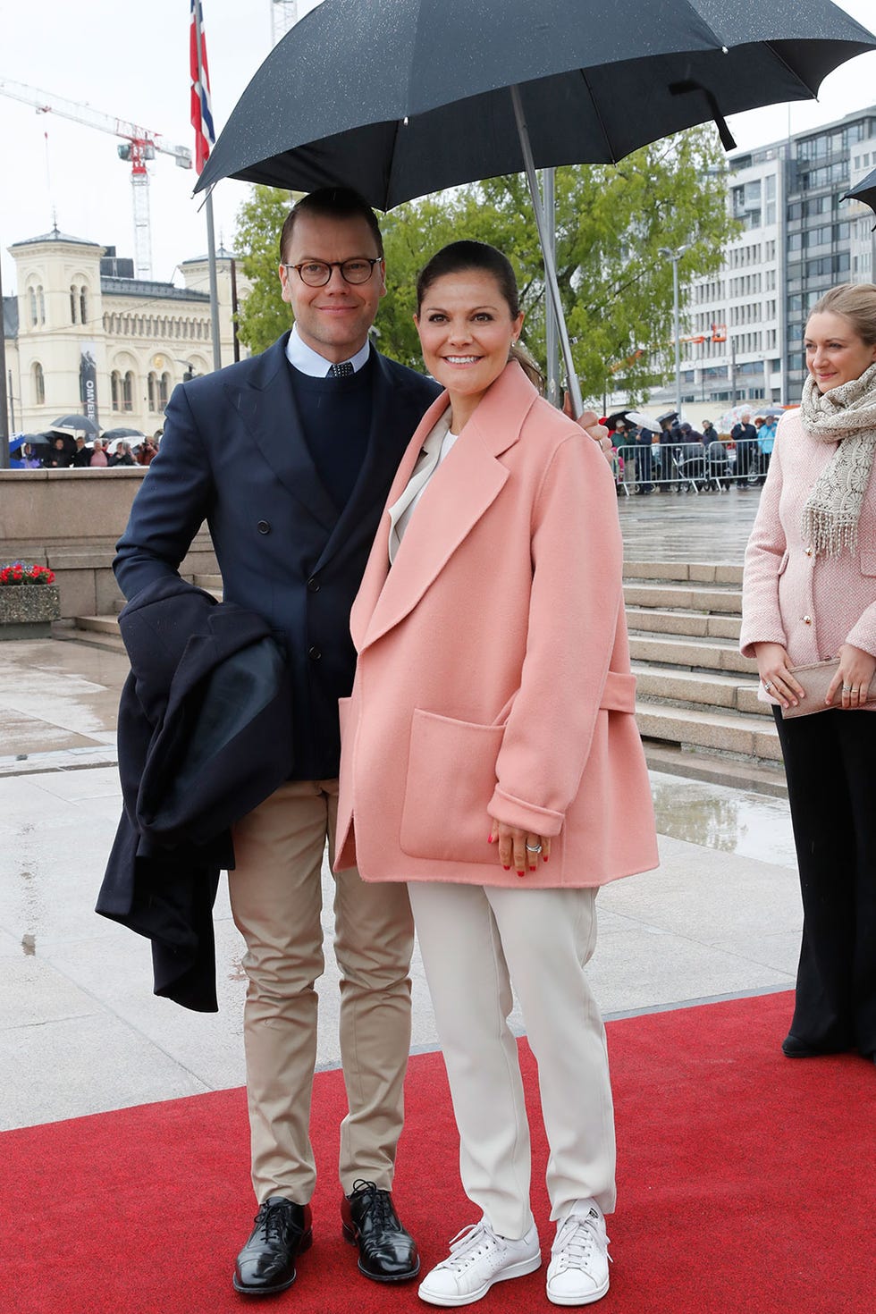 Red, Umbrella, Red carpet, Fashion, Pink, Carpet, Event, Outerwear, Flooring, Street fashion, 
