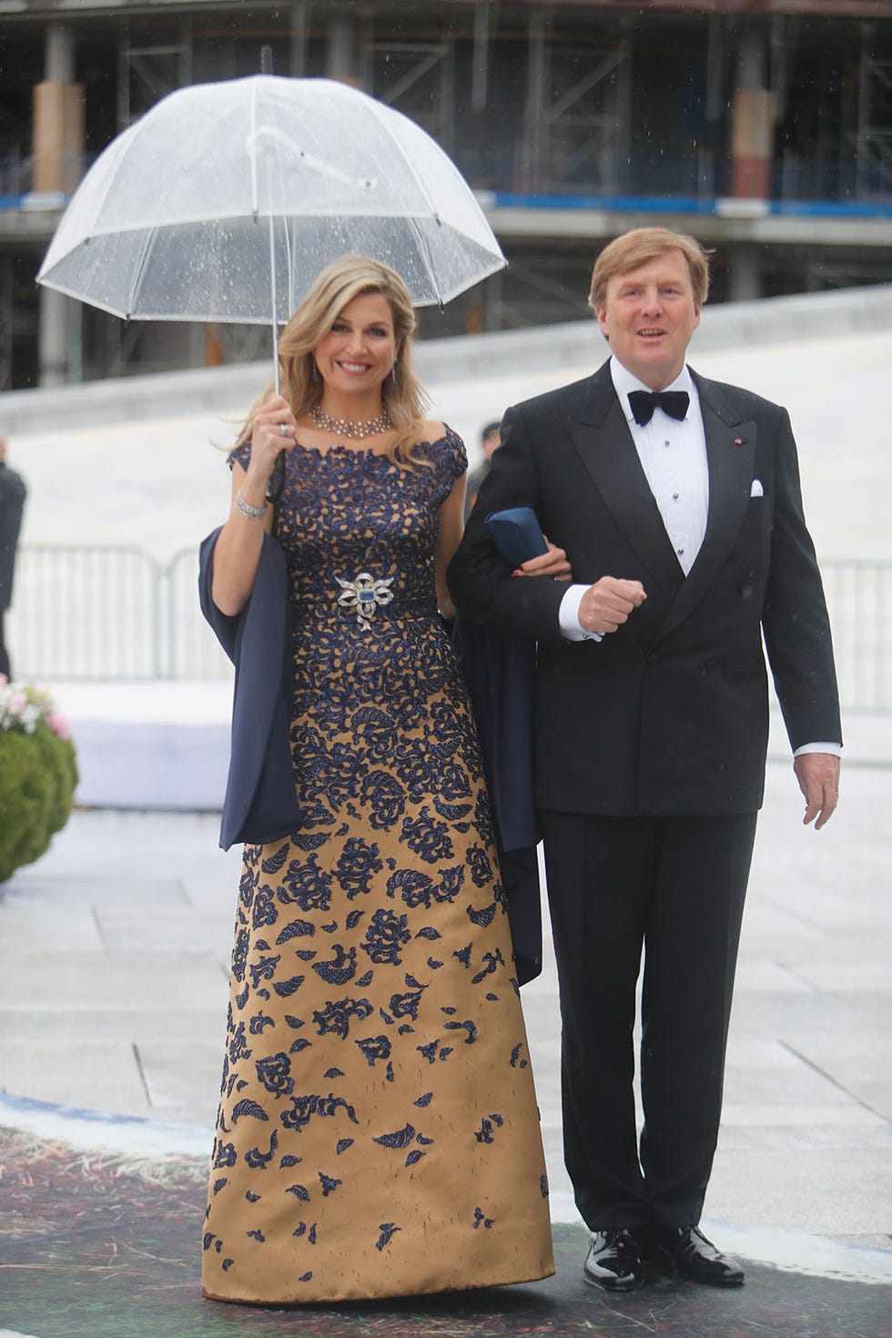 Formal wear, Suit, Dress, Umbrella, Gown, Fashion, Wedding, Event, Tuxedo, Ceremony, 