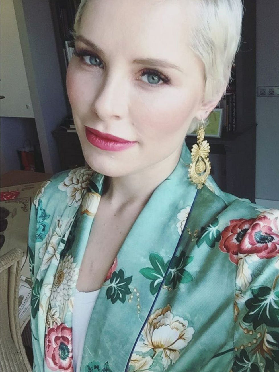 Lip, Eyebrow, Earrings, Eyelash, Style, Turquoise, Teal, Iris, Beauty, Eye liner, 