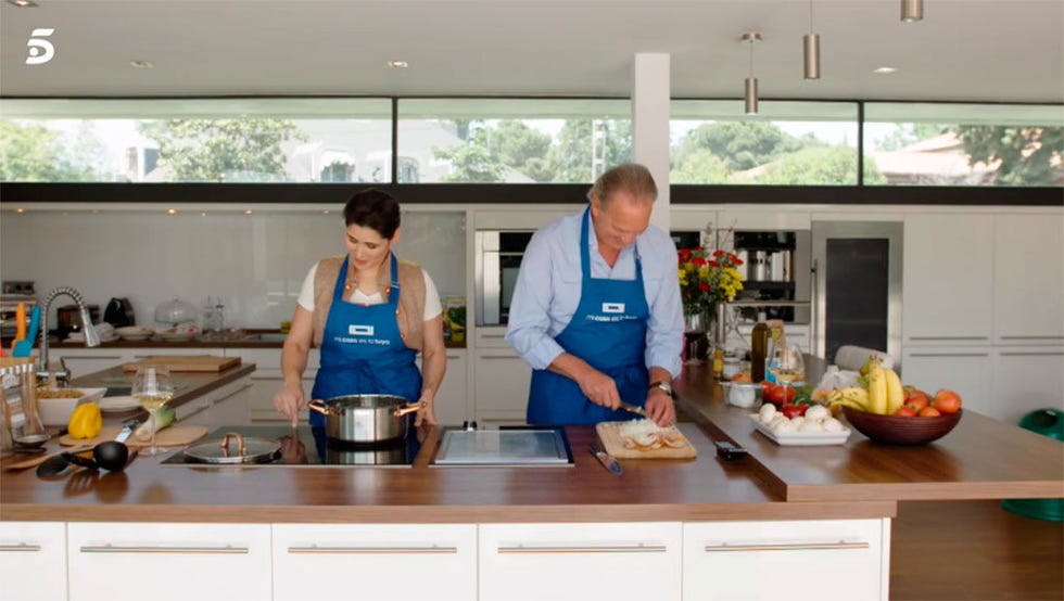 Kitchen, Cook, Cooking, Room, Food, Countertop, Meal, Cuisine, Dish, Chef, 