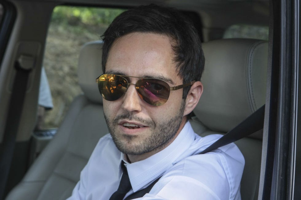 Eyewear, Nose, Glasses, Vision care, Goggles, Sunglasses, Facial hair, Collar, Personal protective equipment, Jaw, 