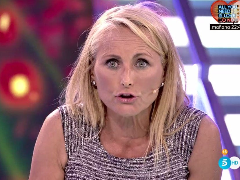 Hair, Blond, Hairstyle, Television presenter, Long hair, Neck, Surfer hair, 