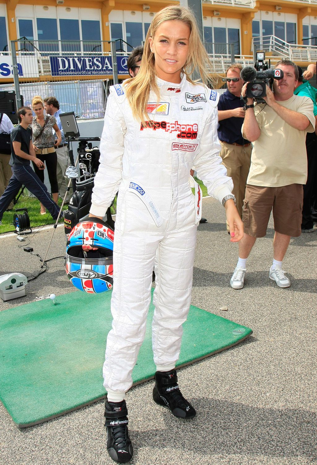 Footwear, Leg, Trousers, Shoe, Camera, Photographer, Blond, Fashion design, Digital camera, Pocket, 
