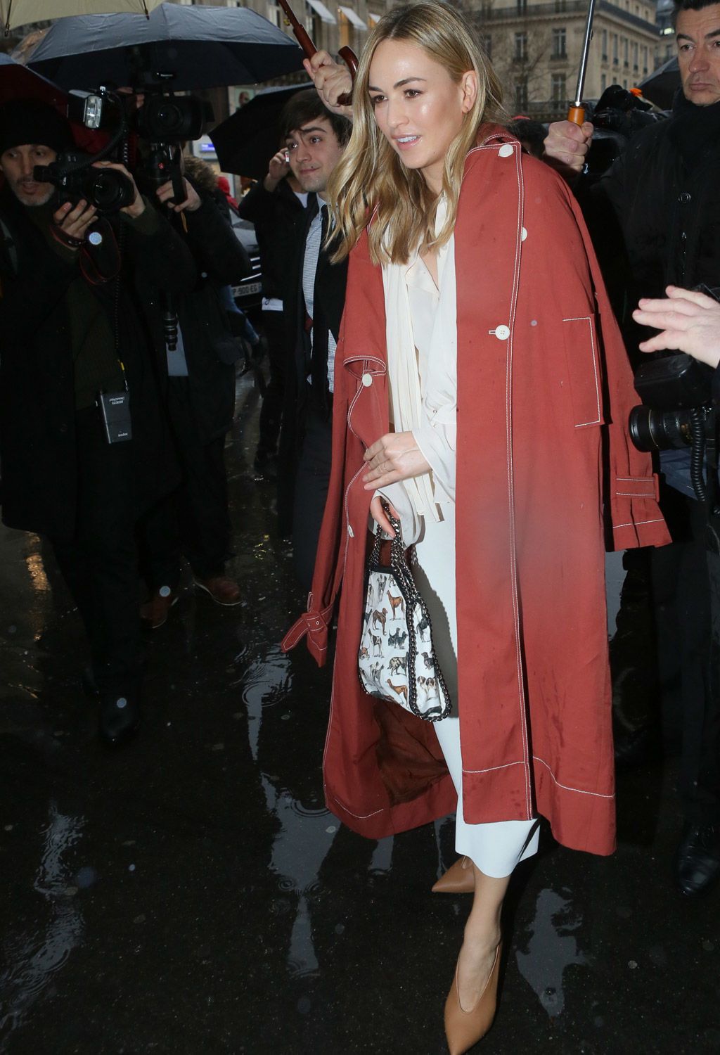 Clothing, Outerwear, Fashion, Event, Trench coat, Coat, Street fashion, Fashion design, Overcoat, Haute couture, 