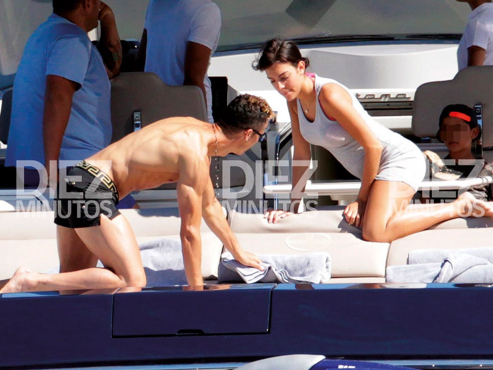 Barechested, Muscle, Recreation, Leg, Table, Briefs, Leisure, Swimmer, Competition, Diving, 