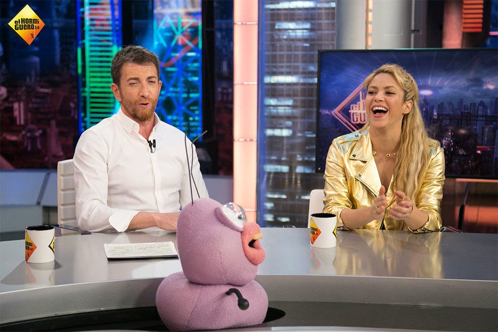 Display device, Plush, Toy, Television program, Television presenter, Conversation, Stuffed toy, Serveware, Newscaster, Cup, 