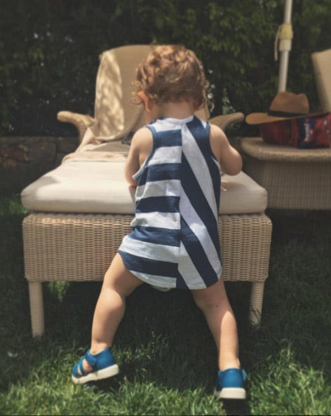 Child, Toddler, Grass, Summer, Sitting, Leg, Human leg, Table, Baby, Shoe, 
