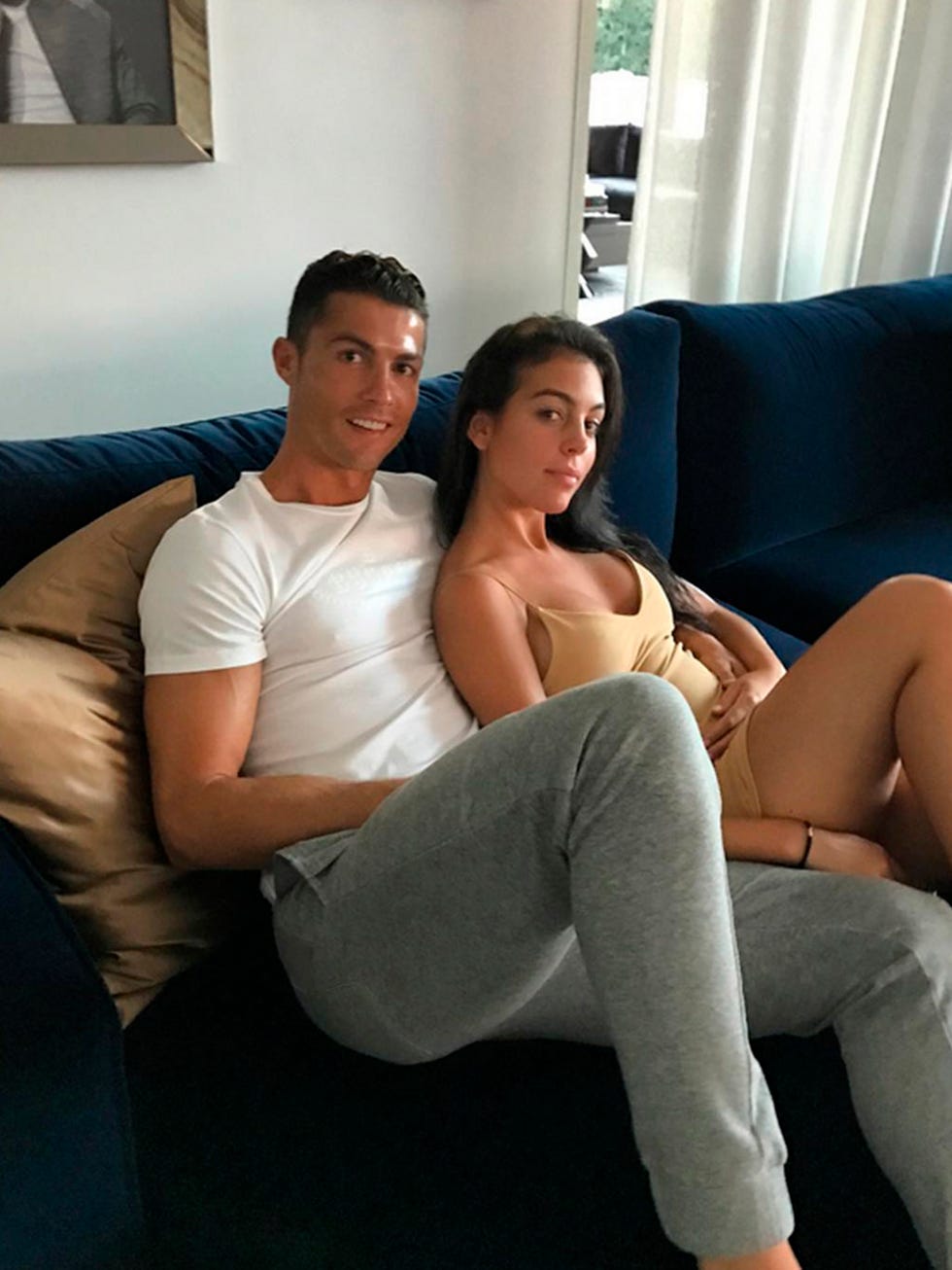 Leg, Sitting, Arm, Thigh, Muscle, Couch, Fun, Mouth, Sportswear, Furniture, 