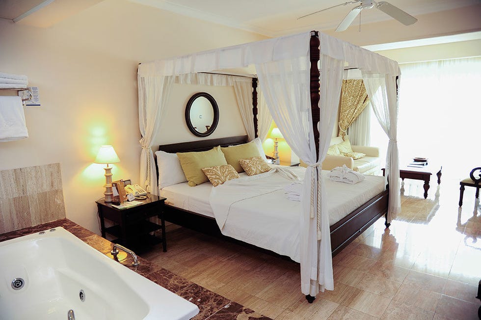 Bedroom, Room, Bed, Furniture, Interior design, Property, Bed frame, Canopy bed, Suite, Mattress, 
