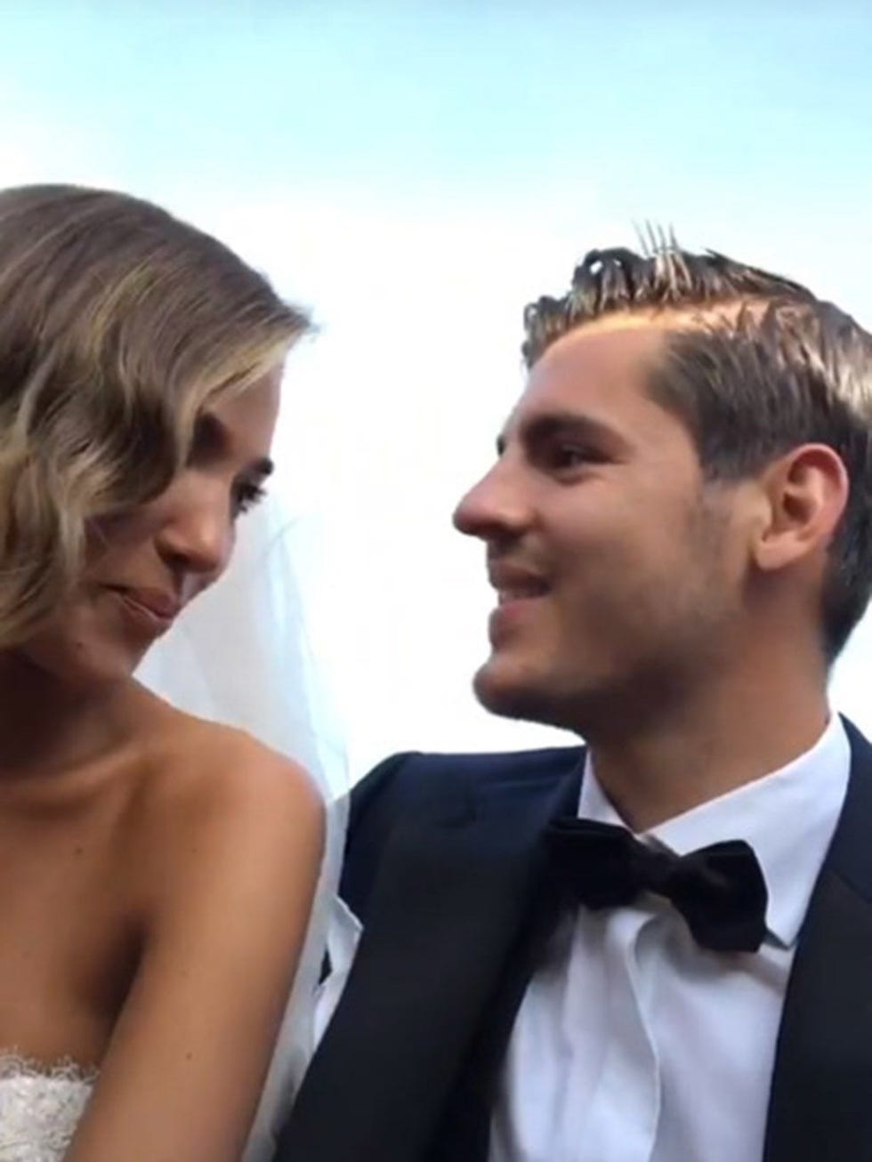 Hair, Formal wear, Hairstyle, Suit, Tuxedo, Neck, Bridal accessory, Dress, Smile, Event, 