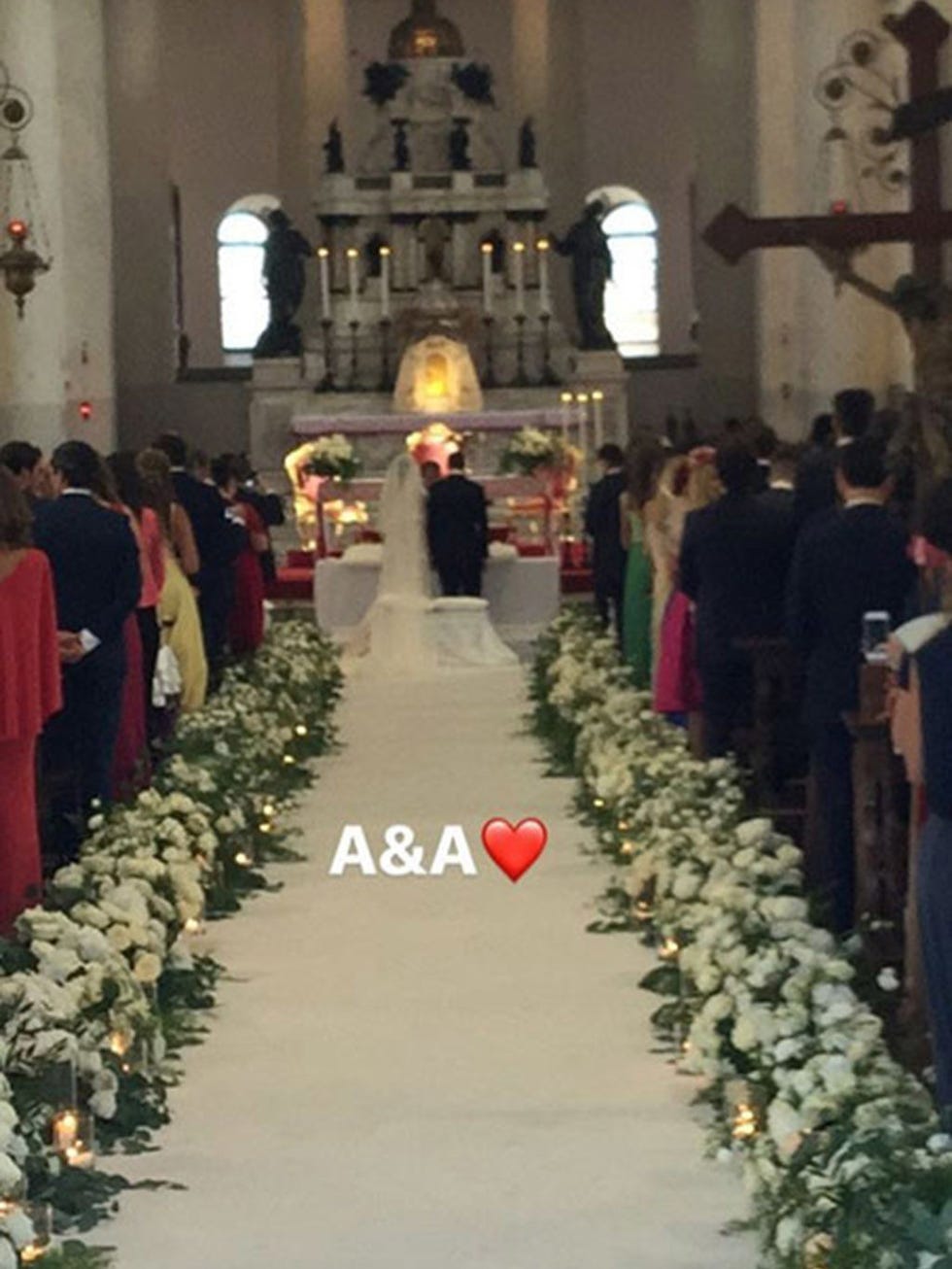 Aisle, Event, Fashion, Ceremony, Floristry, Religious institute, Worship, Floral design, Altar, Convent, 