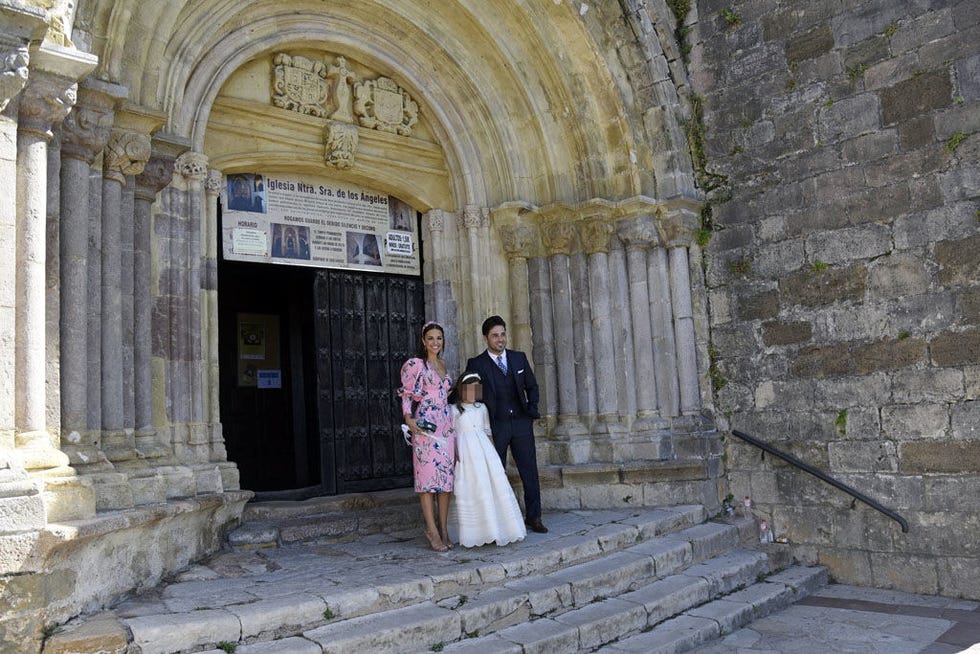 Dress, Coat, Stairs, Bridal clothing, Suit, Bride, Purple, Wedding dress, Marriage, Arch, 