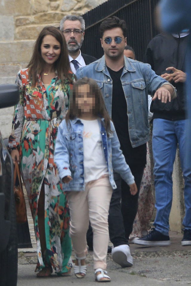 People, Jeans, Fashion, Street fashion, Snapshot, Denim, Standing, Textile, Outerwear, Jacket, 