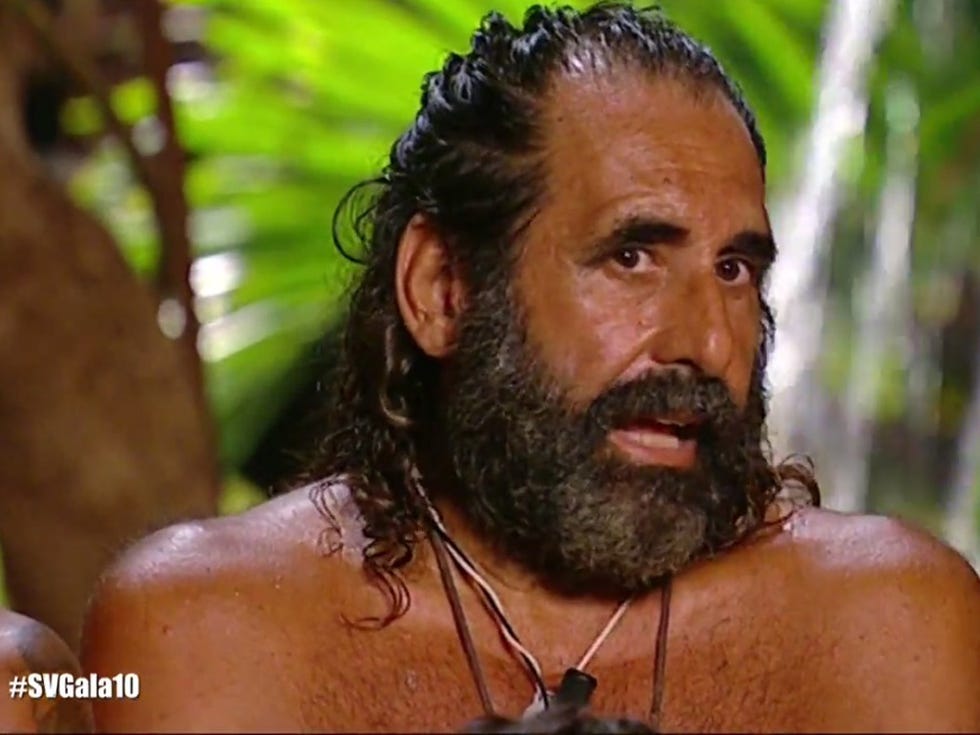 Facial hair, Hair, Beard, Moustache, Forehead, Hairstyle, Human, Chin, Neck, Barechested, 