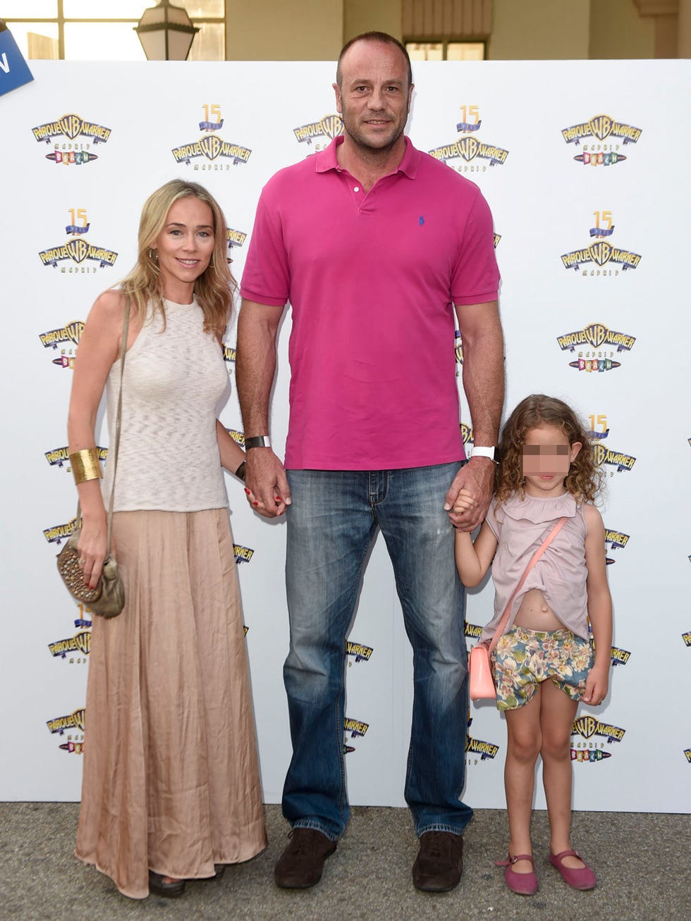 People, Fashion, Pink, Standing, Child, Event, Pattern, Family, Fashion design, Vacation, 