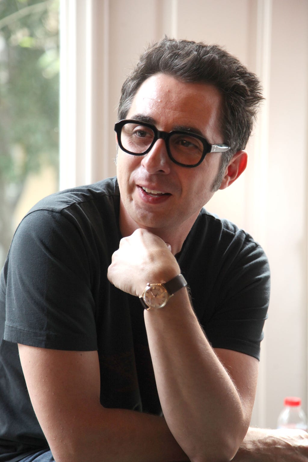 Arm, Glasses, Eyewear, Neck, Muscle, Elbow, 