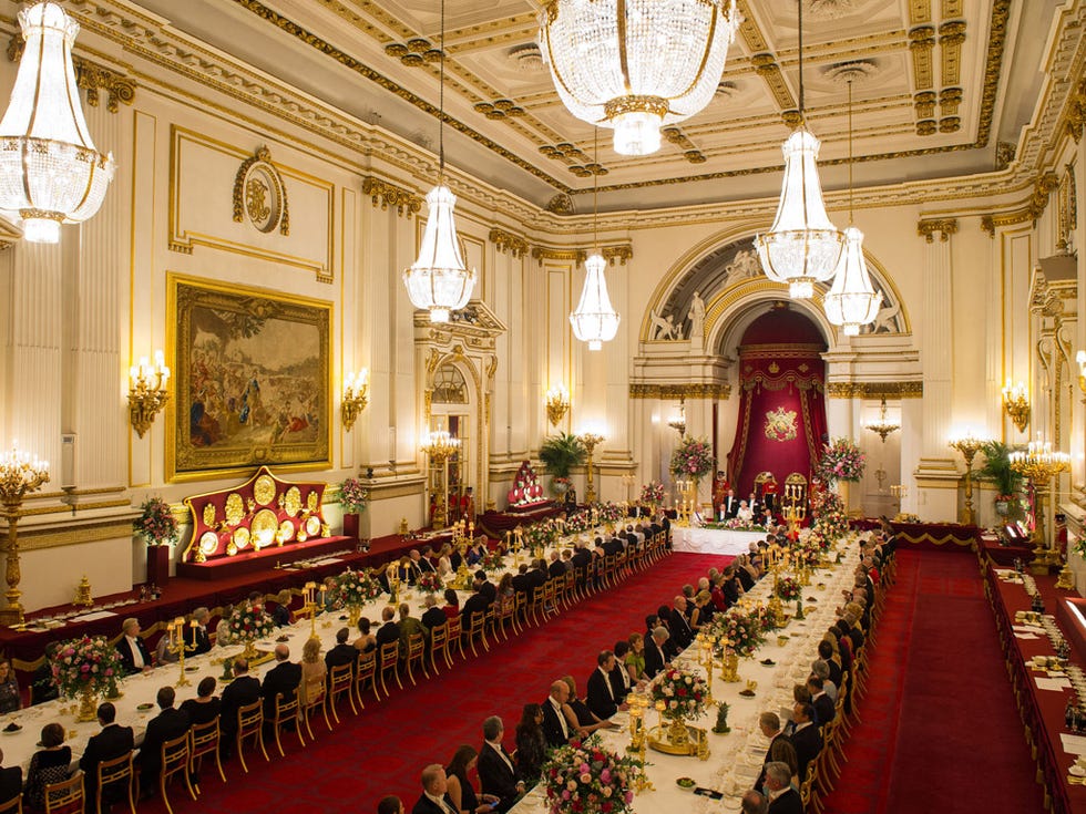 Lighting, Interior design, Hall, Light fixture, Ceiling, Room, Interior design, Furniture, Chandelier, Function hall, 