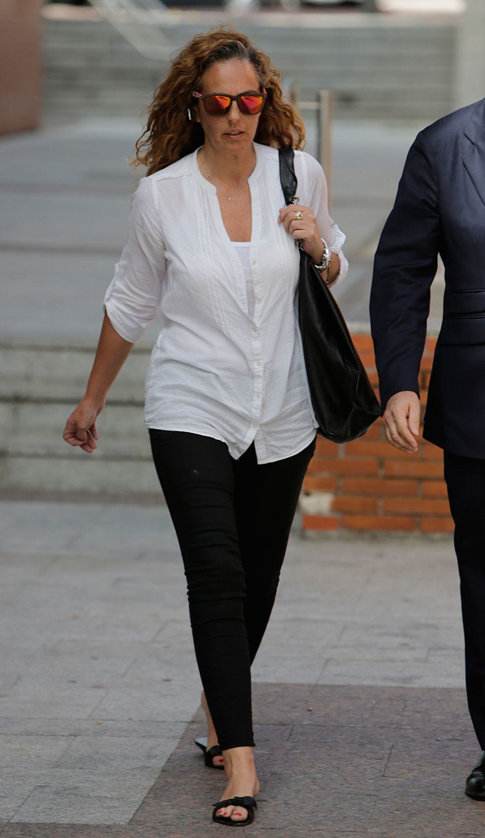 Clothing, White, Outerwear, Jeans, Leg, Fashion, Blazer, Footwear, Street fashion, Leggings, 